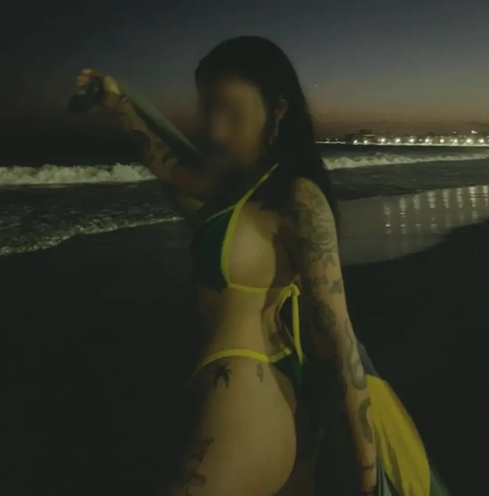 Amira, 28