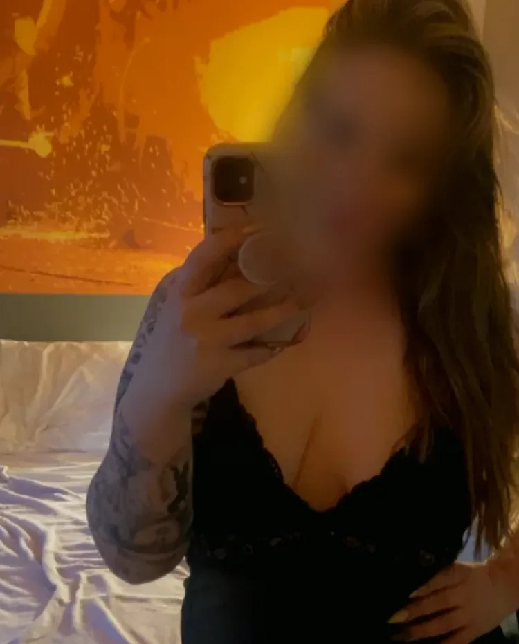 Daniela, 29