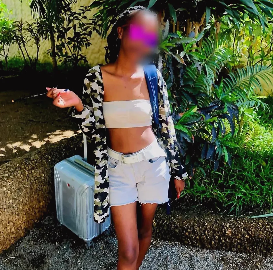 Laura, 21