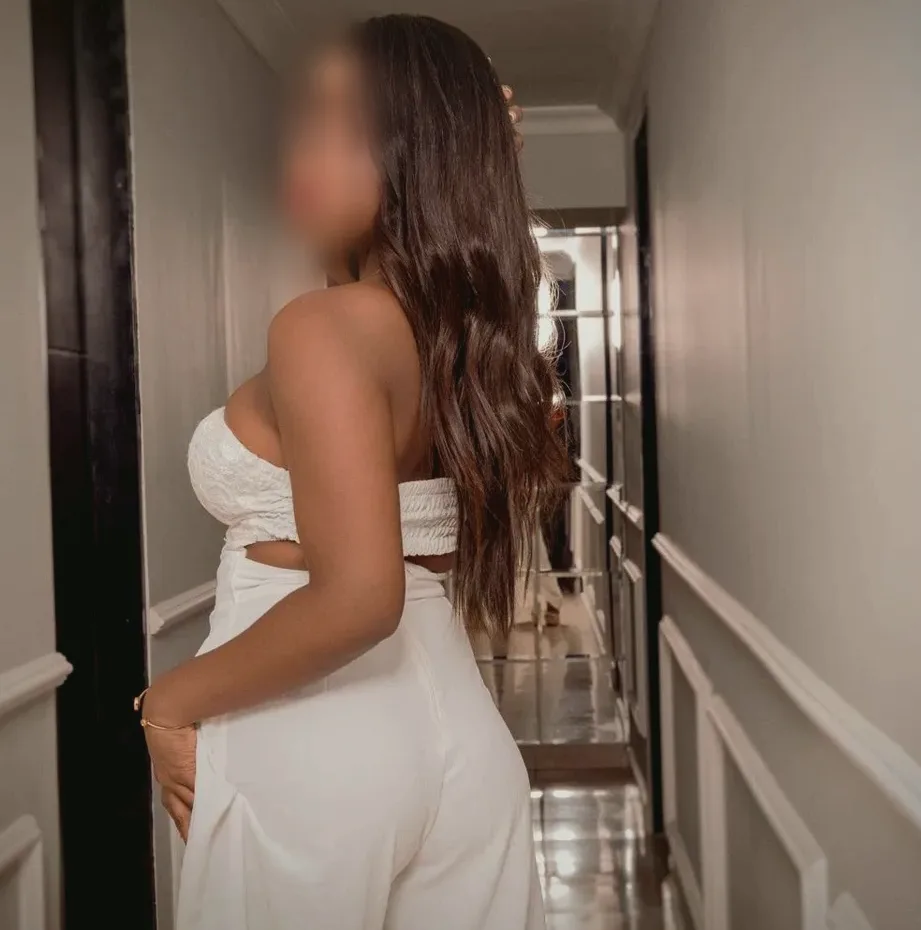 Vanessa, 23